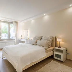 Apartment Schoene Mit Terrasse Naehe Airport