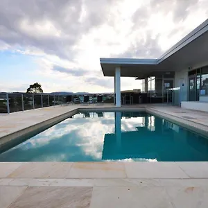 https://chancellor-lakeside-apartments.queenslandhotels.net